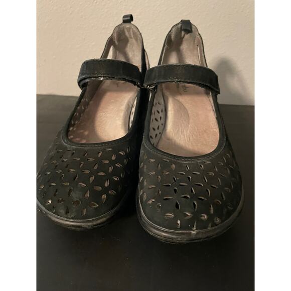 Jambu Shoes Womens Size 8 Medium Mary Jane Wedge Memory Foam Floral Cutout Heel - Picture 3 of 12